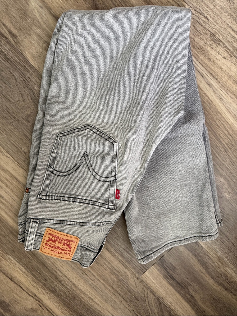 Levi's Ribcage Straight-Leg Button-Fly Jeans - Picture 2 of 3